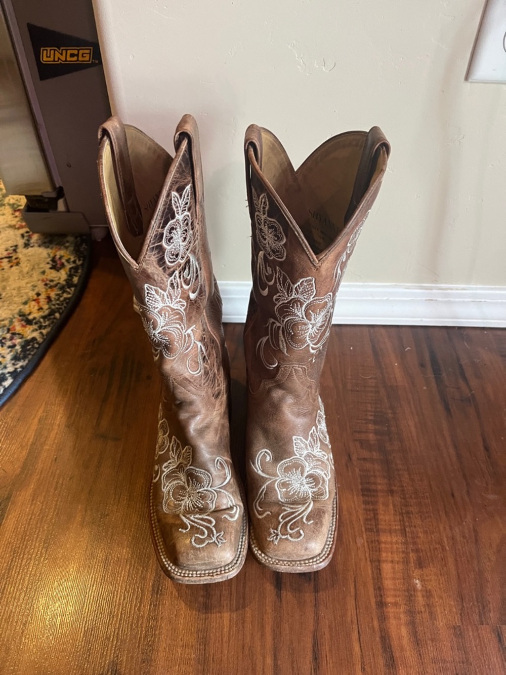 Shyanne Women’s Lasy Floral Embroidered Western Boots